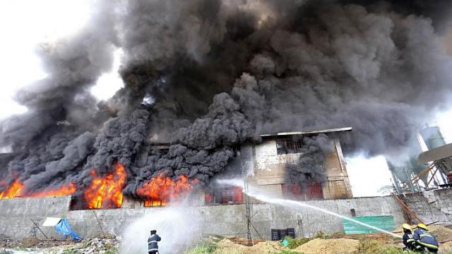 Slipper factory fire kills 31, dozens missing in Philippine capital